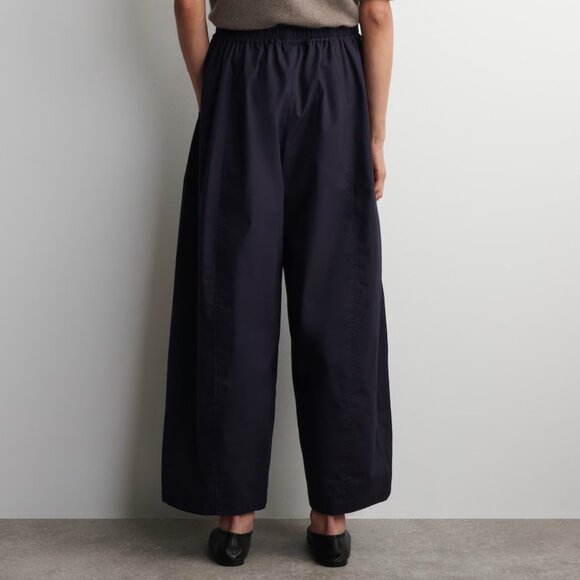 COS Elasticated Barrel-Leg Trousers in Navy - Picture 6 of 10